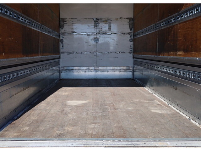 三菱ふそうキャンターアルミウイング小型（2t・3t）[写真16]