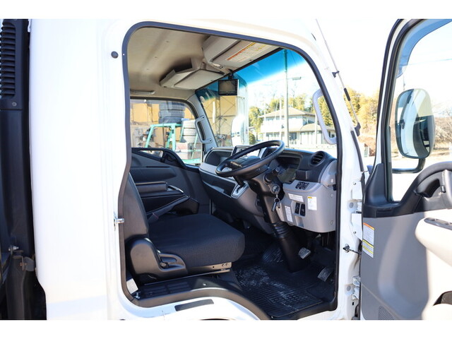 三菱ふそうキャンターアルミウイング小型（2t・3t）[写真24]