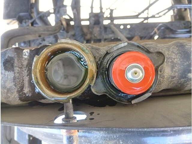 いすゞフォワード平ボディ中型（4t）[写真18]