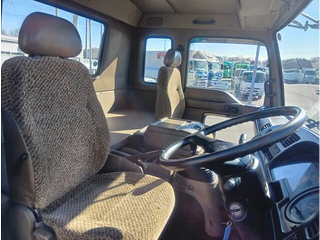 いすゞフォワード平ボディ中型（4t）[写真19]