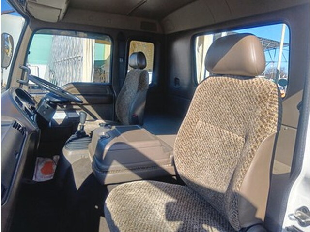 いすゞフォワード平ボディ中型（4t）[写真20]