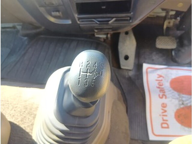 いすゞフォワード平ボディ中型（4t）[写真24]