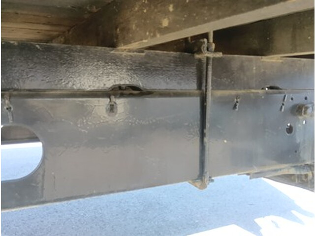 いすゞフォワード平ボディ中型（4t）[写真09]