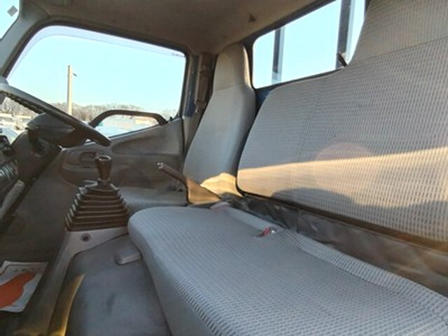 日野デュトロ平ボディ小型（2t・3t）[写真20]