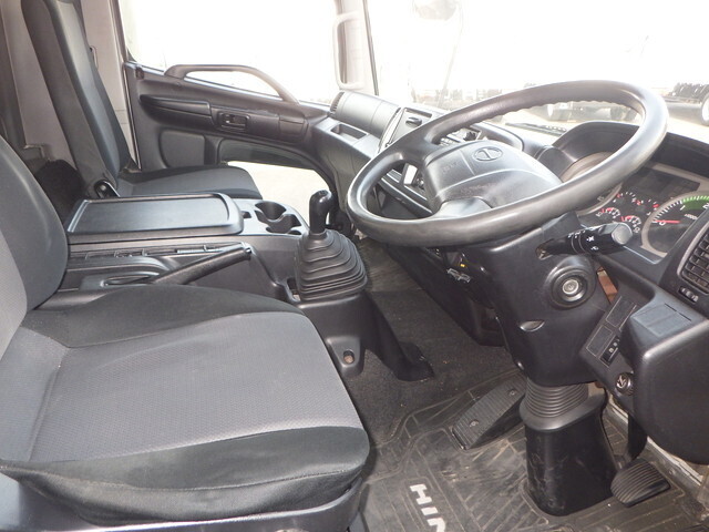 日野レンジャー幌ウイング中型（4t）[写真28]