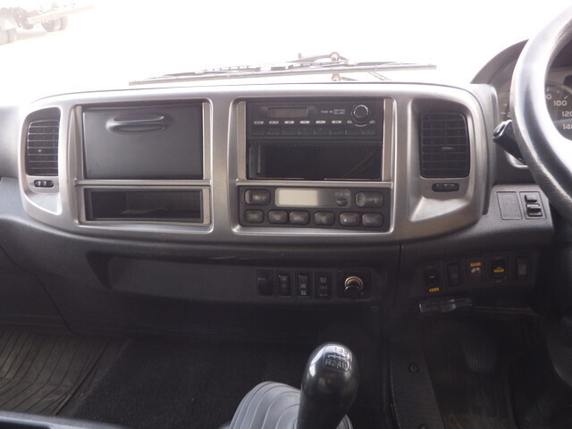 日野レンジャー幌ウイング中型（4t）[写真30]