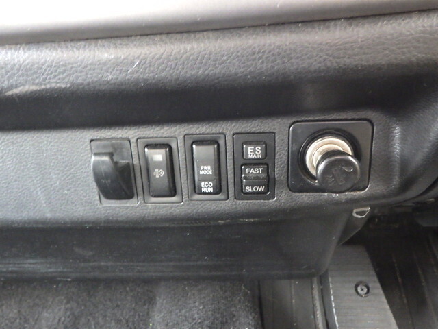 日野レンジャー幌ウイング中型（4t）[写真32]