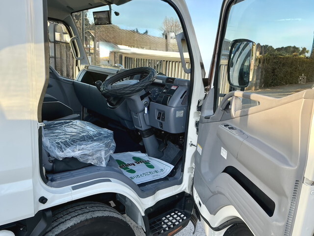 三菱ふそうキャンターセルフクレーン5段小型（2t・3t）[写真14]