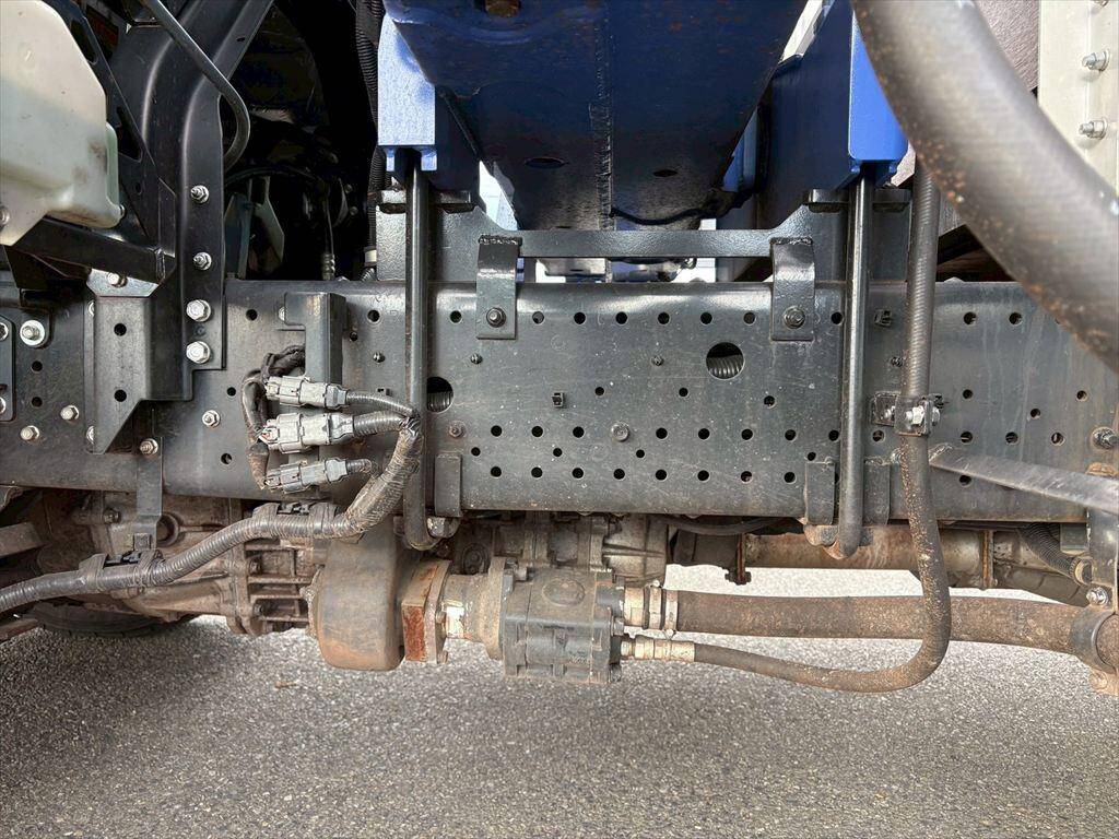 いすゞフォワードクレーン4段中型（4t）[写真13]