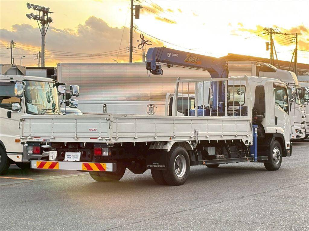 いすゞフォワードクレーン4段中型（4t）[写真04]