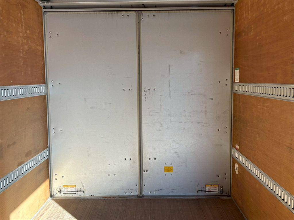 いすゞエルフアルミバン小型（2t・3t）[写真10]