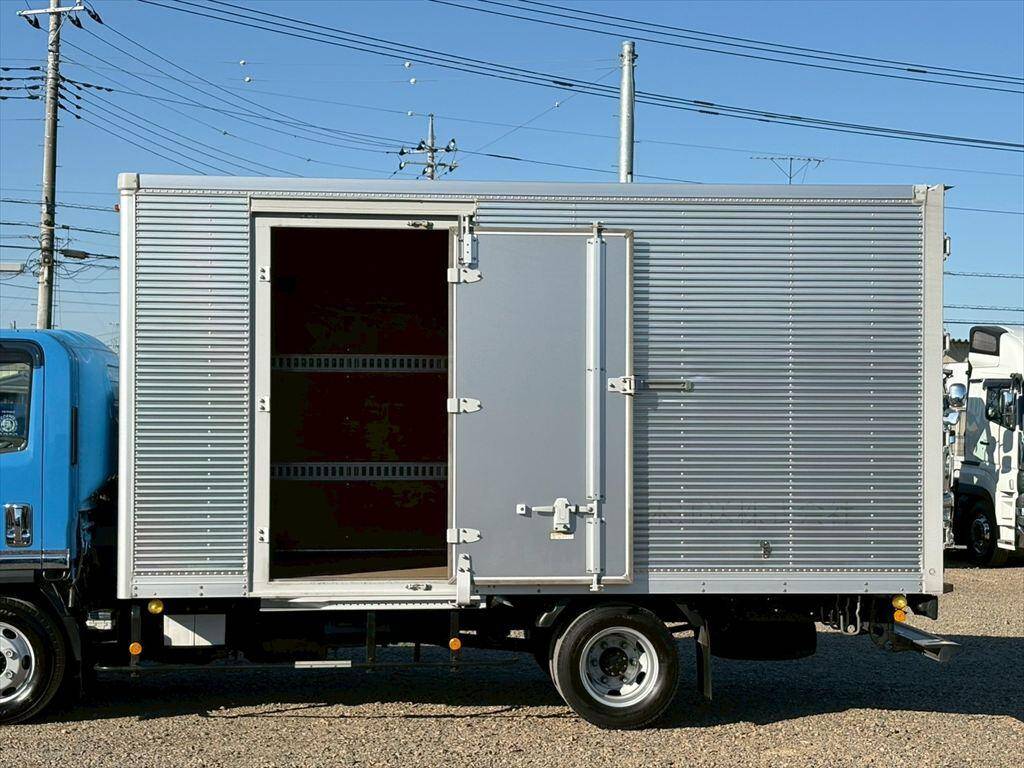 いすゞエルフアルミバン小型（2t・3t）[写真11]