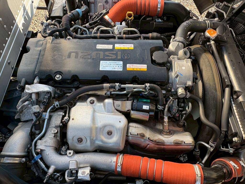 いすゞエルフアルミバン小型（2t・3t）[写真15]