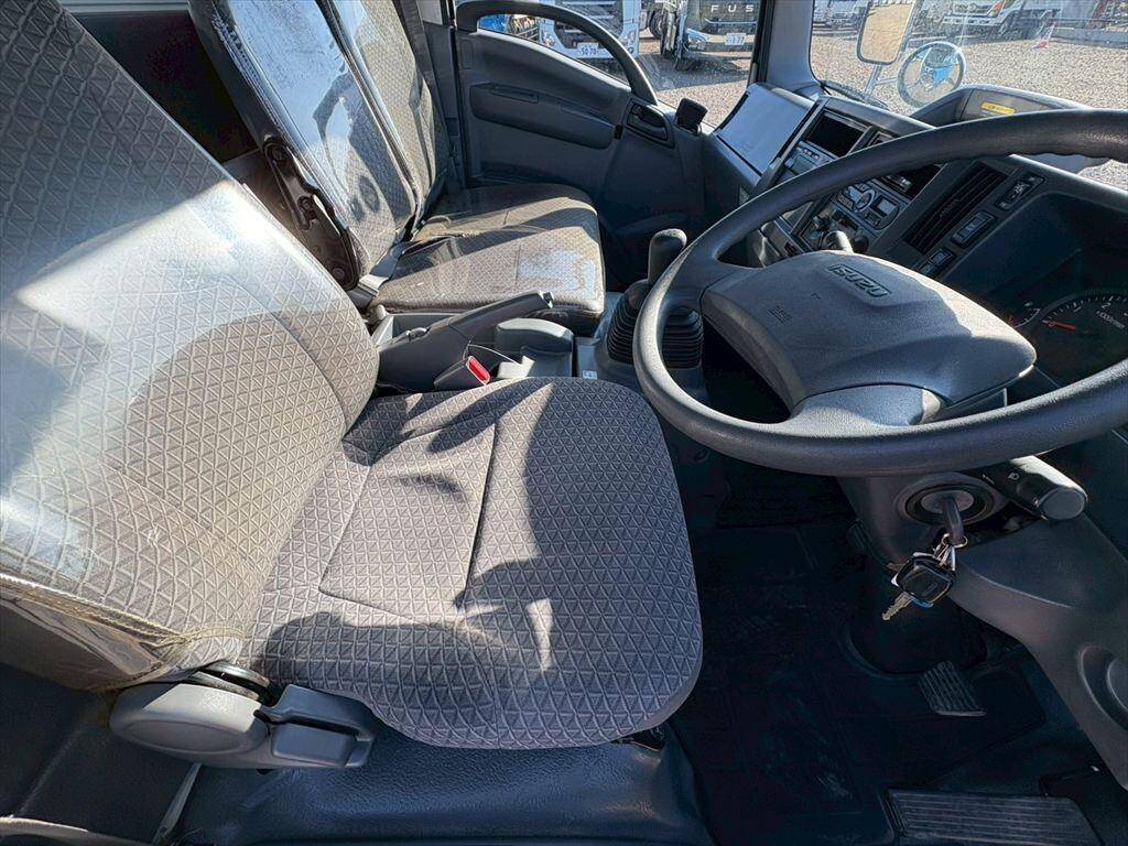 いすゞエルフアルミバン小型（2t・3t）[写真18]