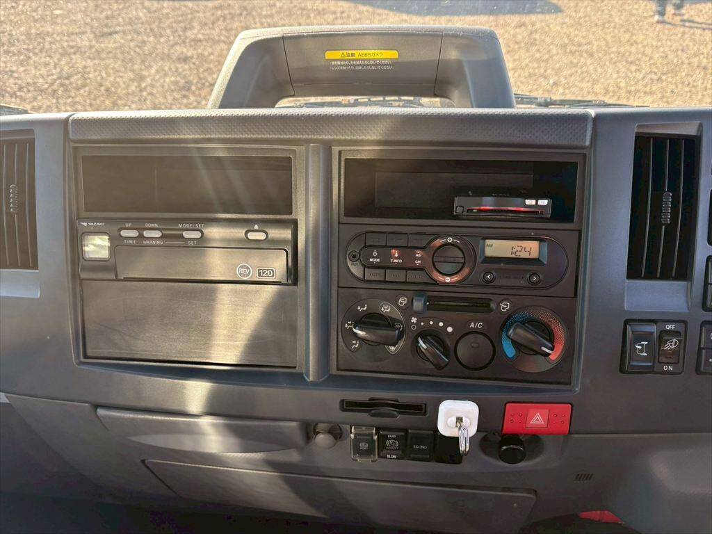 いすゞエルフアルミバン小型（2t・3t）[写真19]