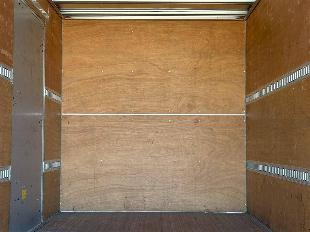 いすゞエルフアルミバン小型（2t・3t）[写真06]