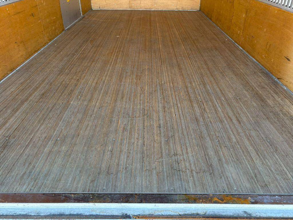 いすゞエルフアルミバン小型（2t・3t）[写真07]