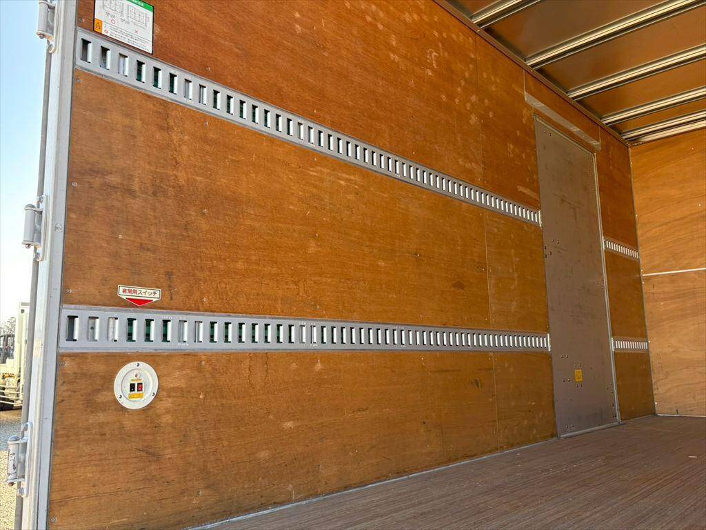 いすゞエルフアルミバン小型（2t・3t）[写真08]