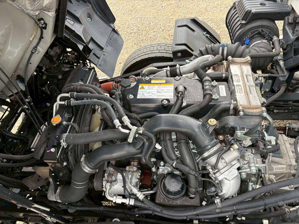 いすゞフォワード冷蔵冷凍ウイング増トン（6t・8t）[写真17]