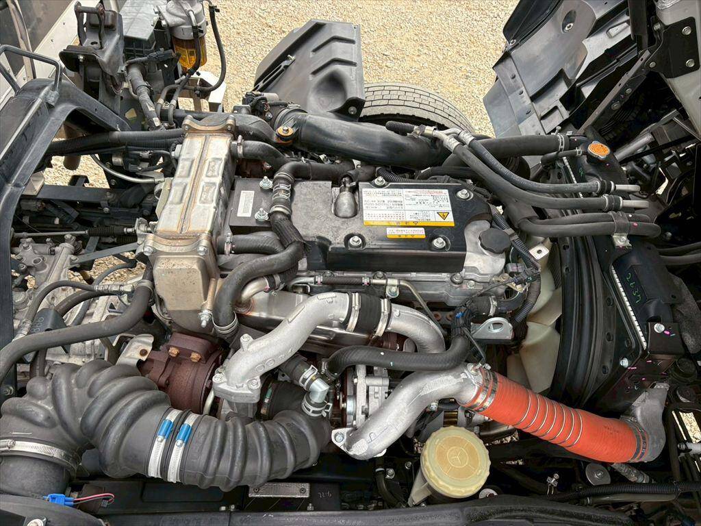 いすゞフォワード冷蔵冷凍ウイング増トン（6t・8t）[写真18]