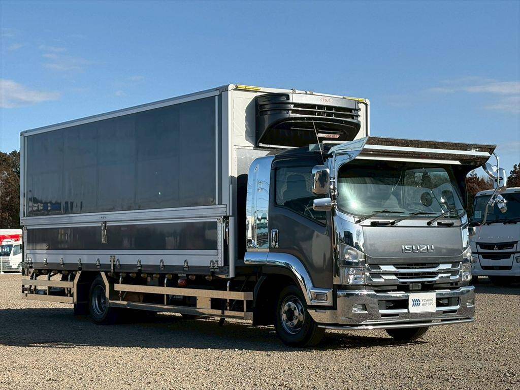いすゞフォワード冷蔵冷凍ウイング増トン（6t・8t）[写真02]