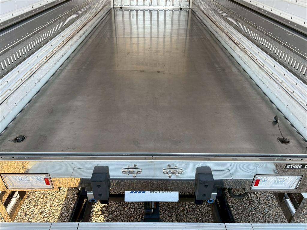 いすゞフォワード冷蔵冷凍ウイング増トン（6t・8t）[写真08]