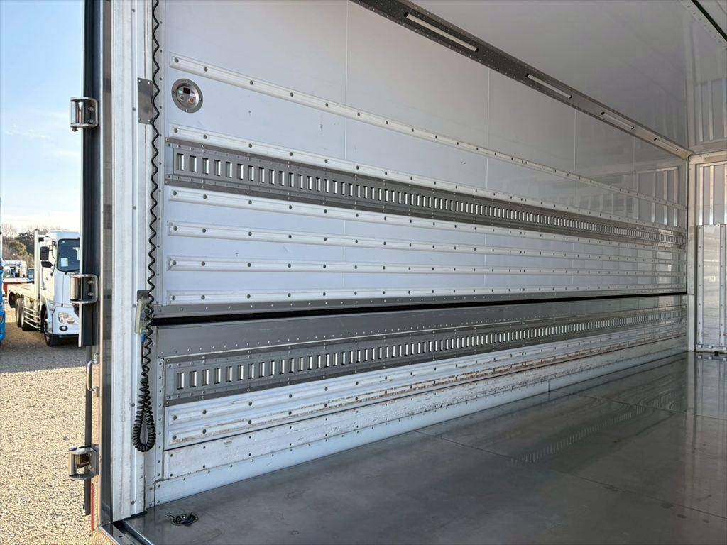 いすゞフォワード冷蔵冷凍ウイング増トン（6t・8t）[写真09]