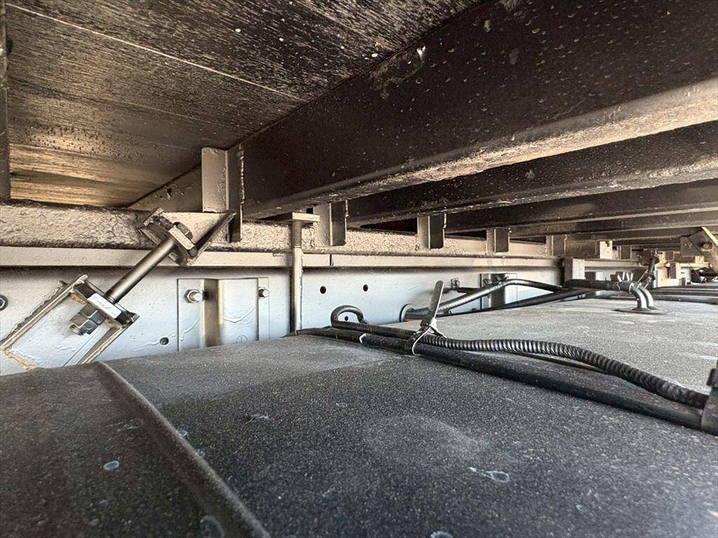 いすゞギガアルミブロック大型（10t）[写真13]