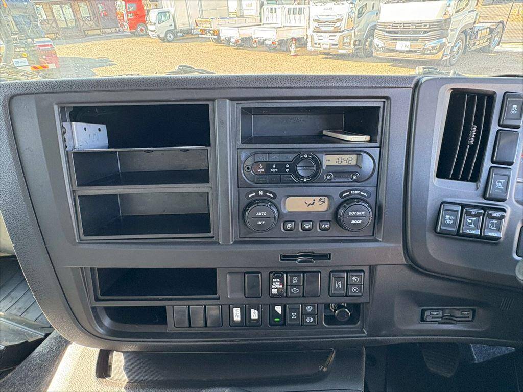 いすゞギガアルミブロック大型（10t）[写真20]