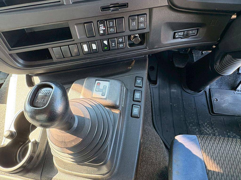 いすゞギガアルミブロック大型（10t）[写真21]