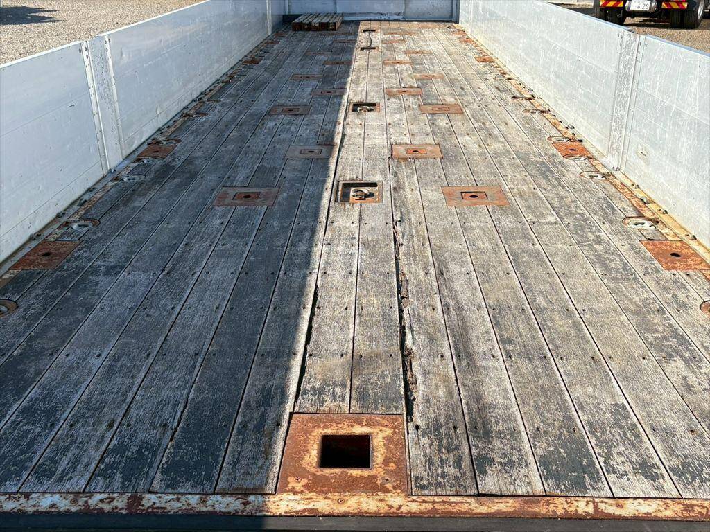 いすゞギガアルミブロック大型（10t）[写真08]