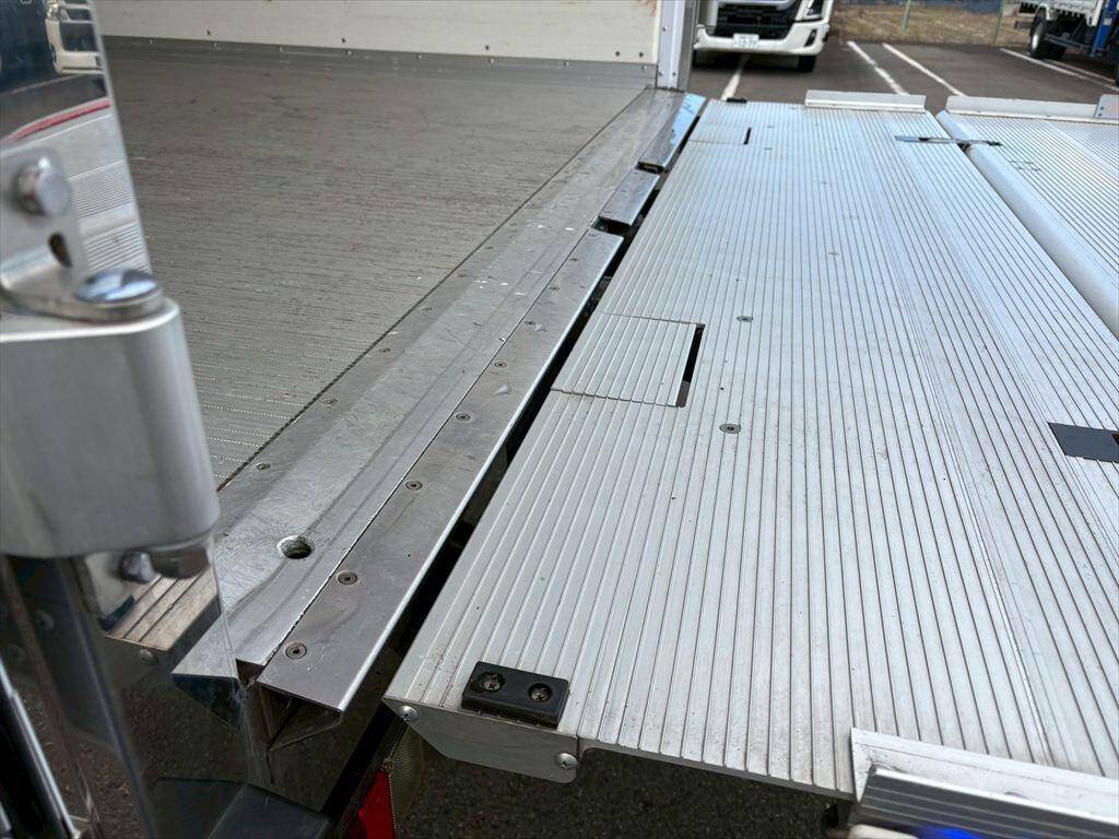 日野デュトロ冷凍車（冷蔵車）小型（2t・3t）[写真11]