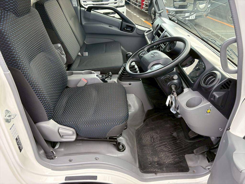 日野デュトロ冷凍車（冷蔵車）小型（2t・3t）[写真19]