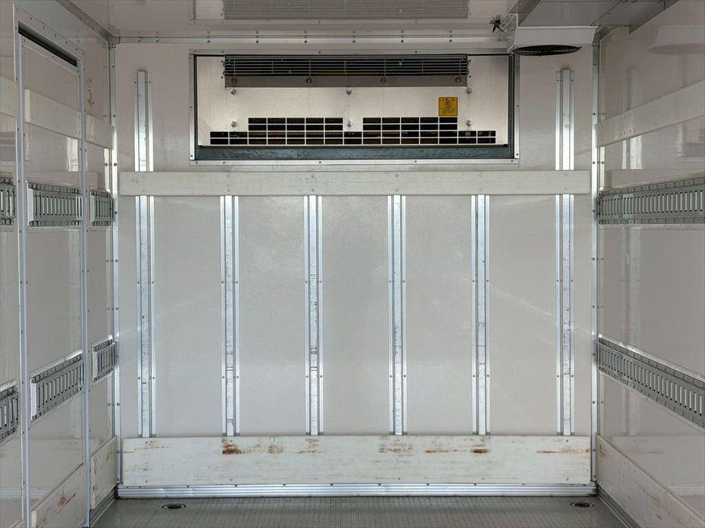 日野デュトロ冷凍車（冷蔵車）小型（2t・3t）[写真07]