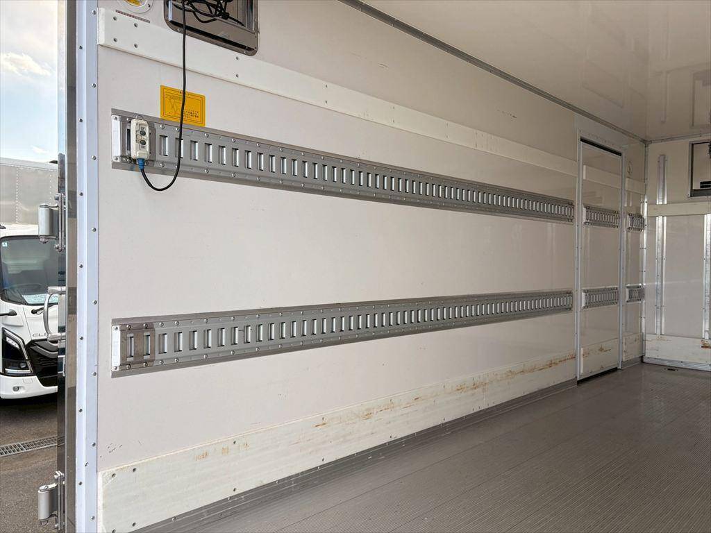 日野デュトロ冷凍車（冷蔵車）小型（2t・3t）[写真09]