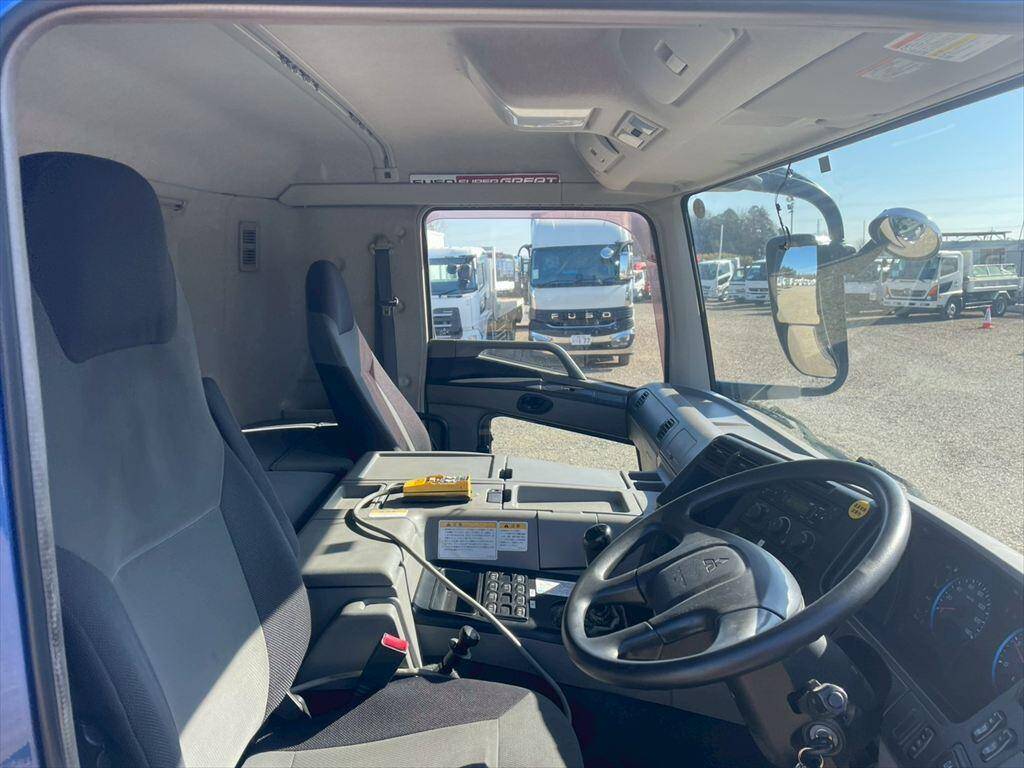 三菱ふそうスーパーグレートコンテナ専用車大型（10t）[写真18]