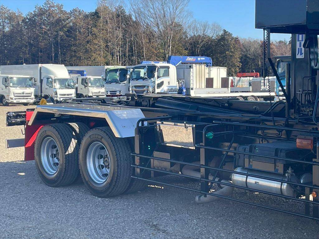 三菱ふそうスーパーグレートコンテナ専用車大型（10t）[写真04]