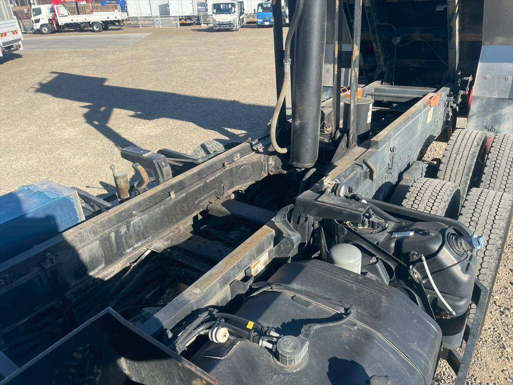 三菱ふそうスーパーグレートダンプ大型（10t）[写真11]