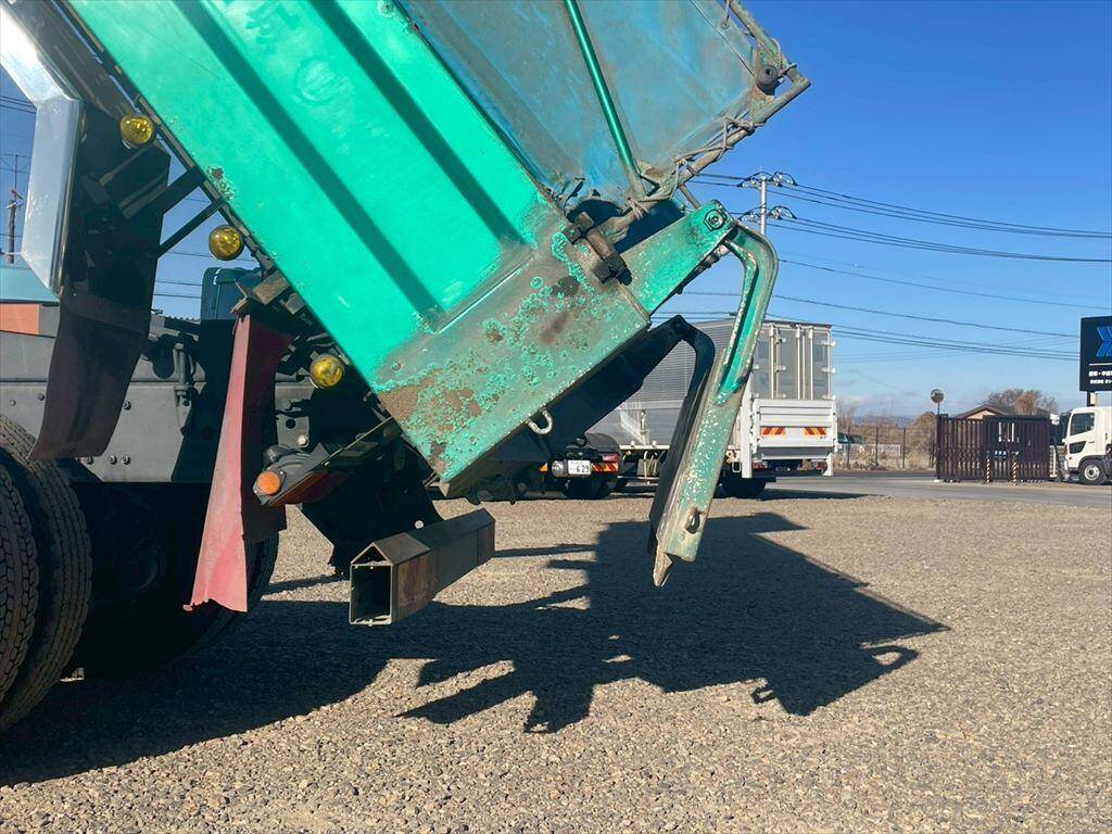 三菱ふそうスーパーグレートダンプ大型（10t）[写真09]