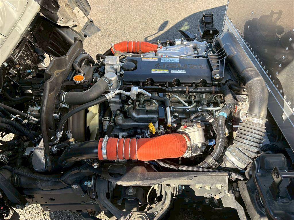 いすゞエルフアルミバン小型（2t・3t）[写真16]