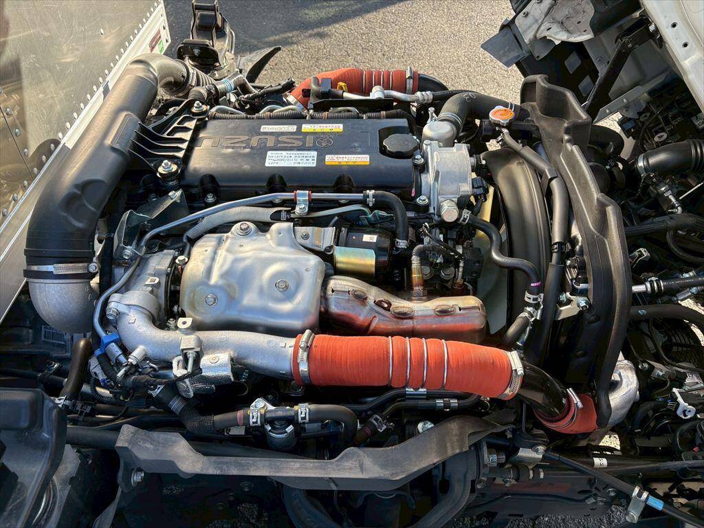 いすゞエルフアルミバン小型（2t・3t）[写真17]