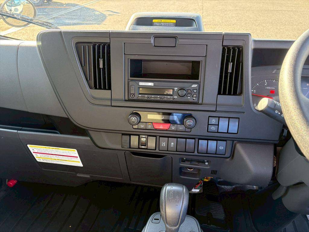 いすゞエルフアルミバン小型（2t・3t）[写真20]