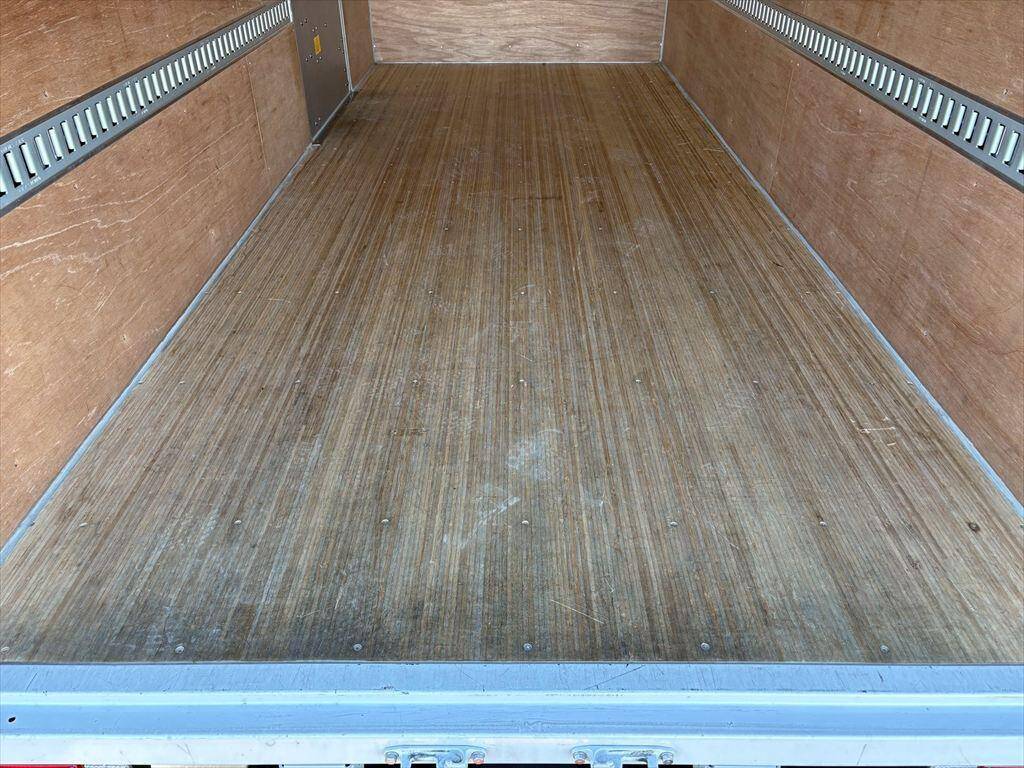 いすゞエルフアルミバン小型（2t・3t）[写真08]