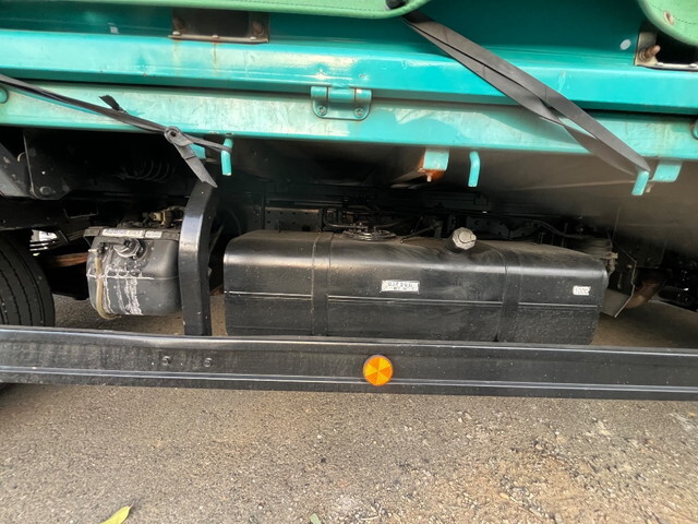 三菱ふそうキャンター平ボディ小型（2t・3t）[写真17]