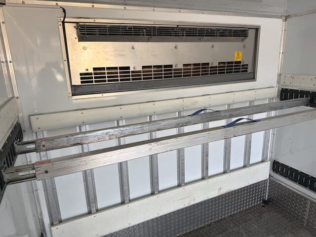 日野レンジャー冷凍車（冷蔵車）中型（4t）[写真17]