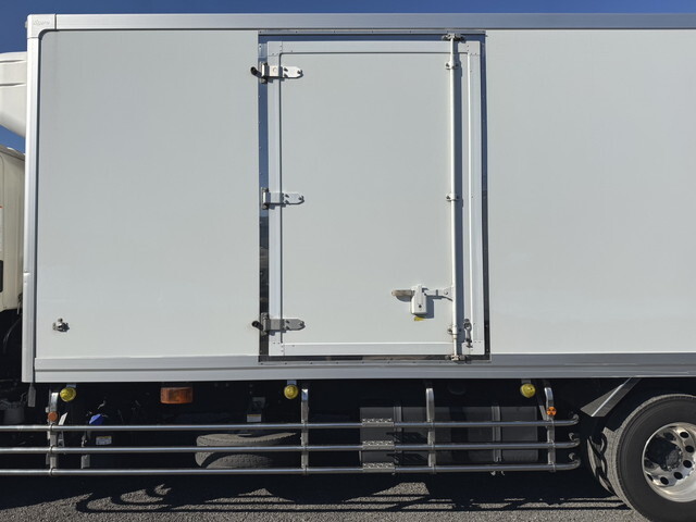 日野レンジャー冷凍車（冷蔵車）中型（4t）[写真09]