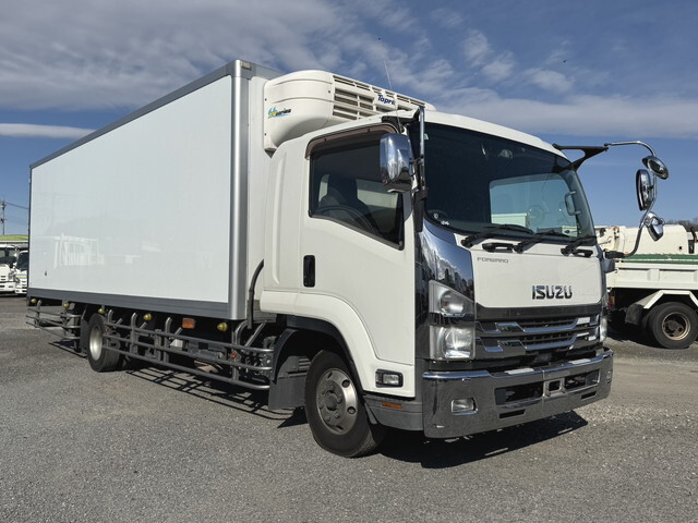 いすゞフォワード冷凍車（冷蔵車）中型（4t）[写真01]