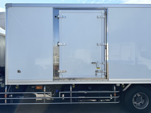いすゞフォワード冷凍車（冷蔵車）中型（4t）[写真16]