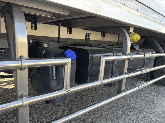 いすゞフォワード冷凍車（冷蔵車）中型（4t）[写真20]