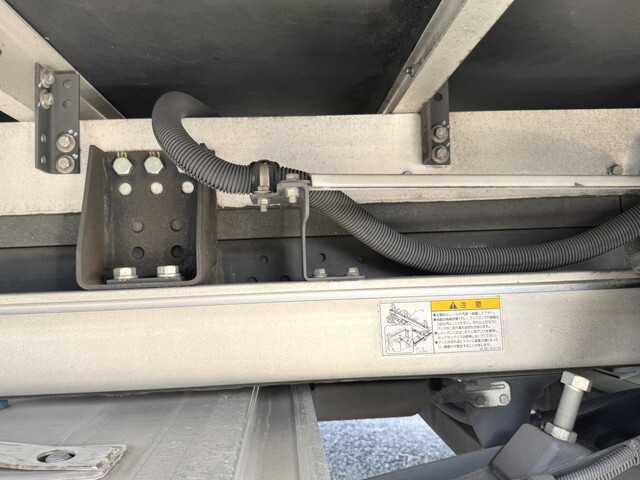 いすゞフォワード冷凍車（冷蔵車）中型（4t）[写真25]